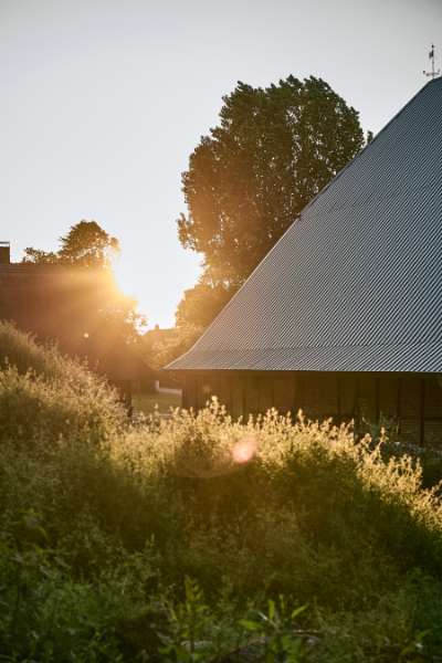 Smuk tagkonstruktion bringes til live med pandeplader, Gut Godderstorf, 23779 Neukirchen, Tyskland